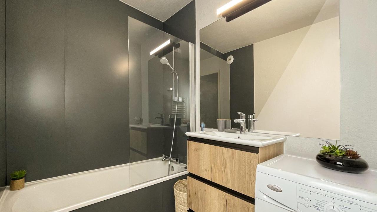 Homey Wood - New - Appartement Avec Une Chambre - Parking Prive Gratuit - Balcon Prive - A 5 Min De La Gare Pour Rejoindre Geneve 安纳马斯 外观 照片